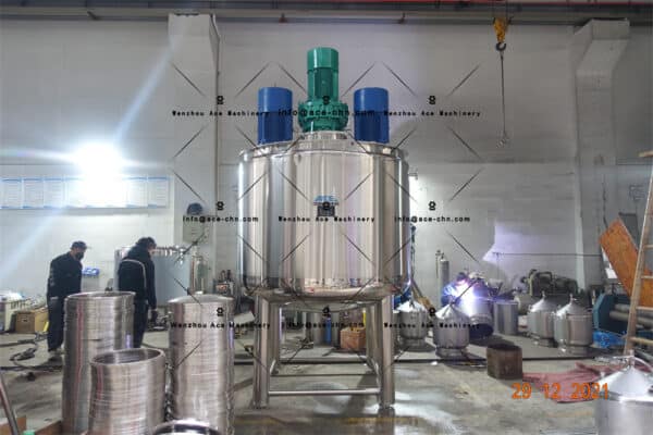 1000 gallon Chemical mixing tank